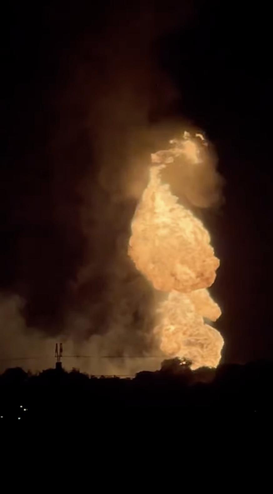 Momentul exploziei de la magistrala de gaz din Călimăneşti, surprins de o cameră de supraveghere  859240