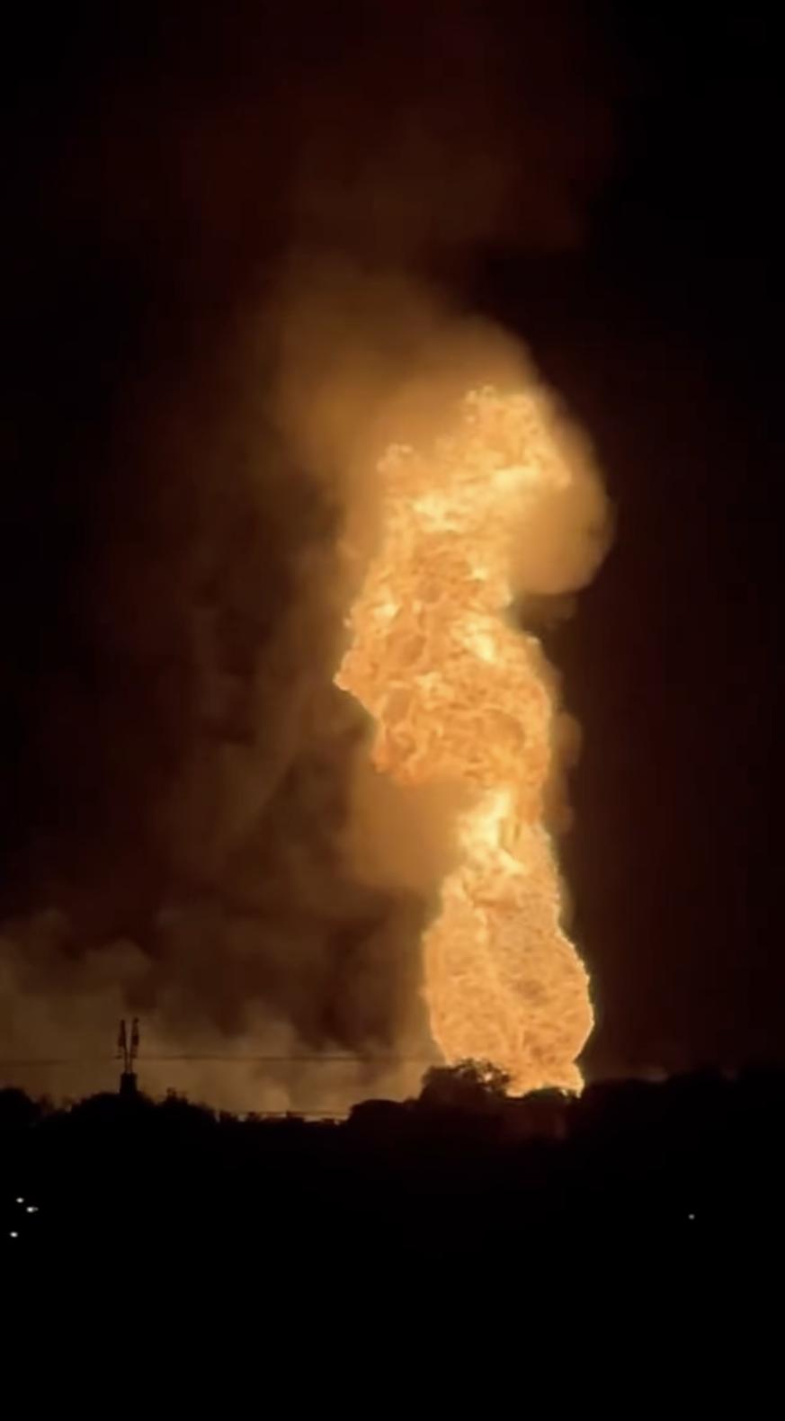 Momentul exploziei de la magistrala de gaz din Călimăneşti, surprins de o cameră de supraveghere  859241