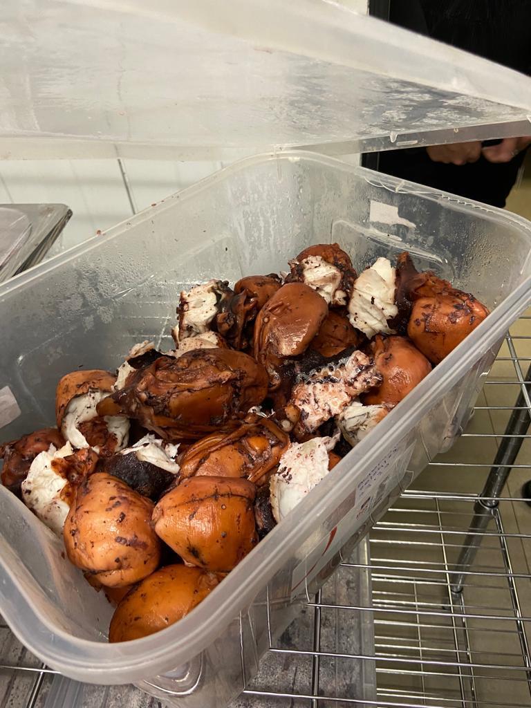 Taverna Racilor Timişoara, închisă de comisarii ANPC | Primele imagini cu neregulile găsite în restaurant 859320