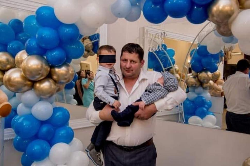 El este Emil, unul dintre muncitorii care au murit în explozia de la Călimăneşti. Bărbatul avea 47 de ani 859570