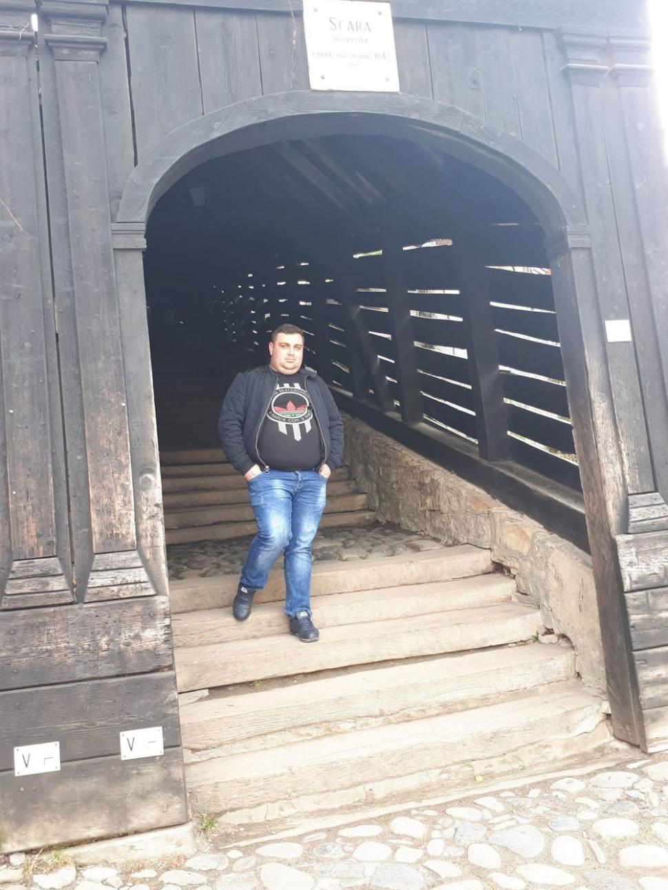 El este Florin, unul din cei patru bărbaţi care au murit în explozia de la Călimăneşti. Avea 37 de ani şi un copil 859555