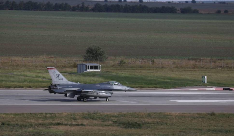 Radu Tudor: Imagini cu avioanele de luptă F16 ale Forțelor Aeriene Americane aterizate la Baza 86 Aeriană Borcea 859628