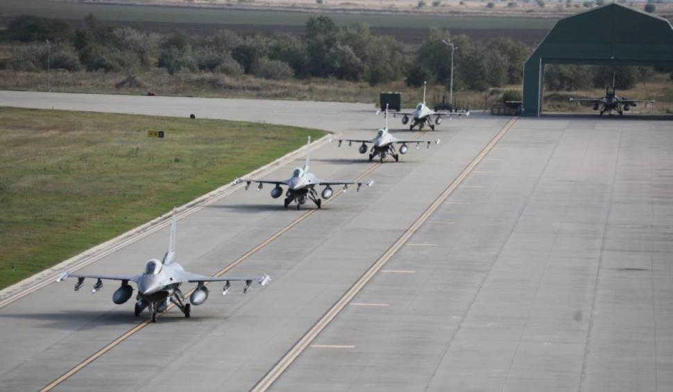 Radu Tudor: Imagini cu avioanele de luptă F16 ale Forțelor Aeriene Americane aterizate la Baza 86 Aeriană Borcea 859629