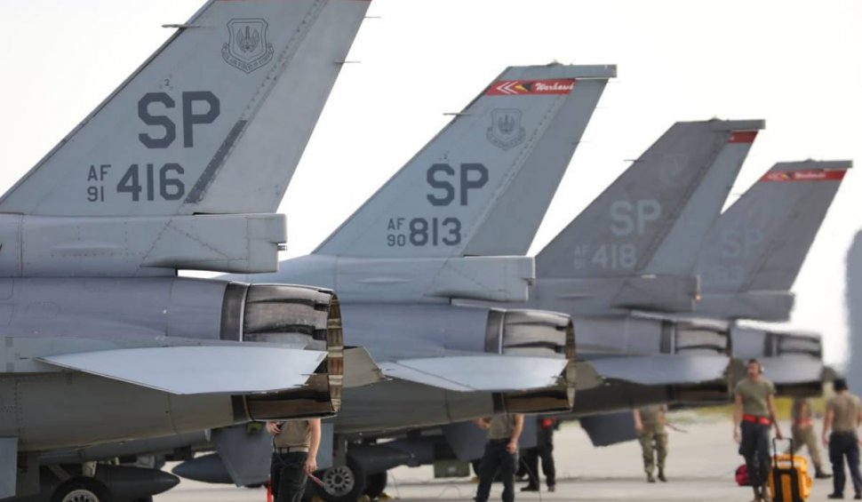 Radu Tudor: Imagini cu avioanele de luptă F16 ale Forțelor Aeriene Americane aterizate la Baza 86 Aeriană Borcea