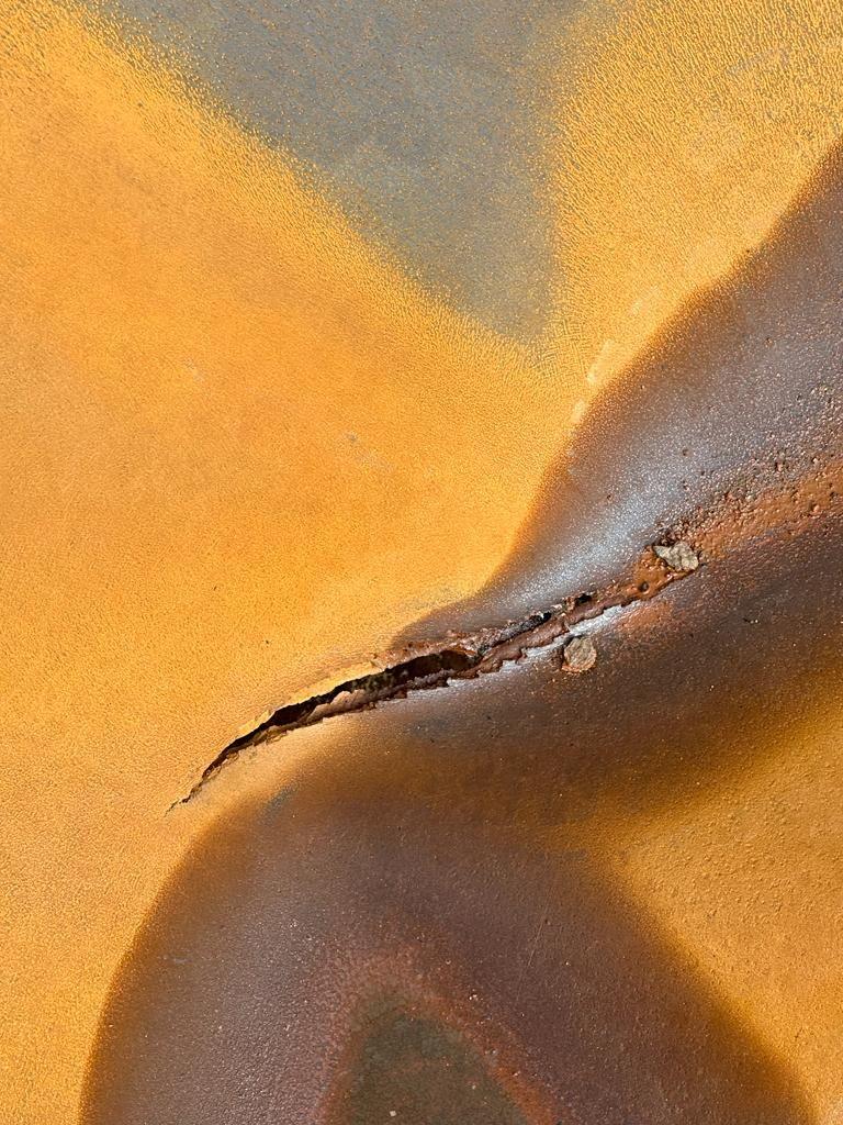 Surse: Fisuri găsite în conducta de gaze explodată care ar fi produs tragedia de la Călimăneşti. Zona era delimitată 859497