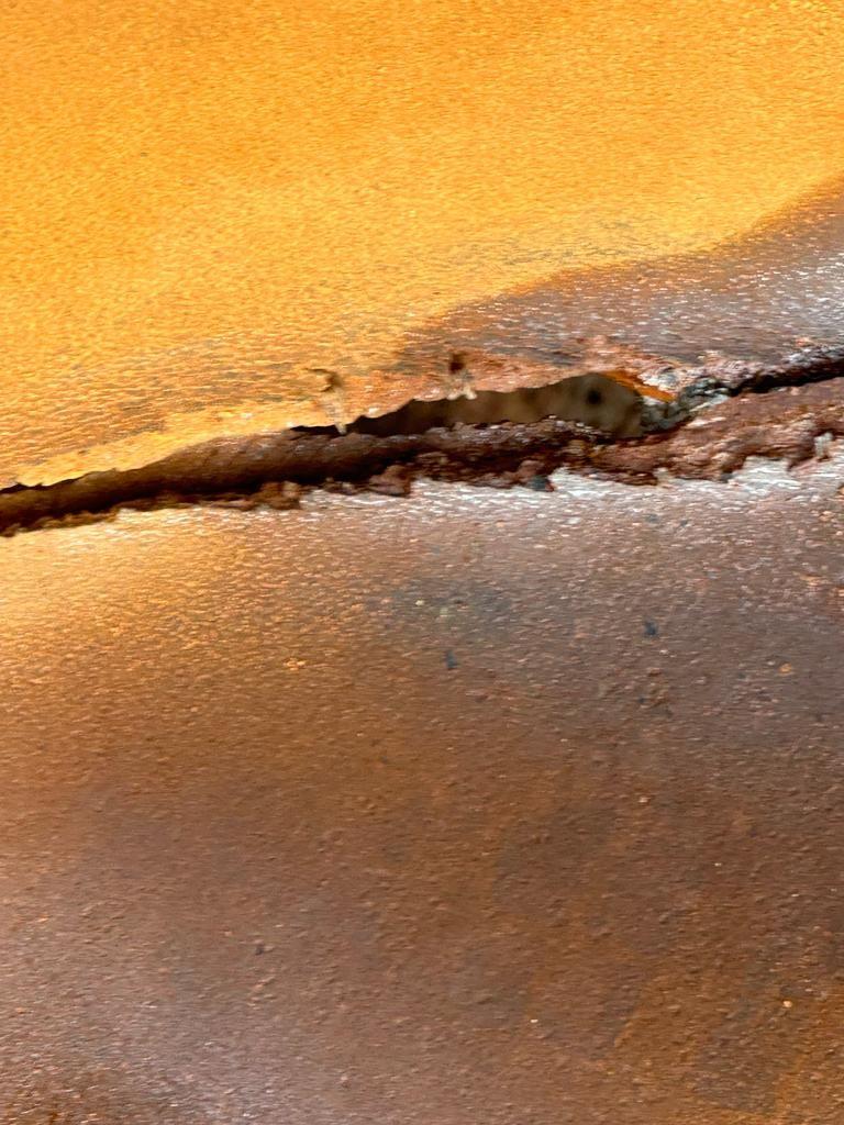 Surse: Fisuri găsite în conducta de gaze explodată care ar fi produs tragedia de la Călimăneşti. Zona era delimitată 859500