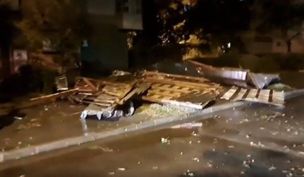 Prăpăd în Craiova după codul roșul de ploi și vijelii. Autoritățile intervin de urgență 859826