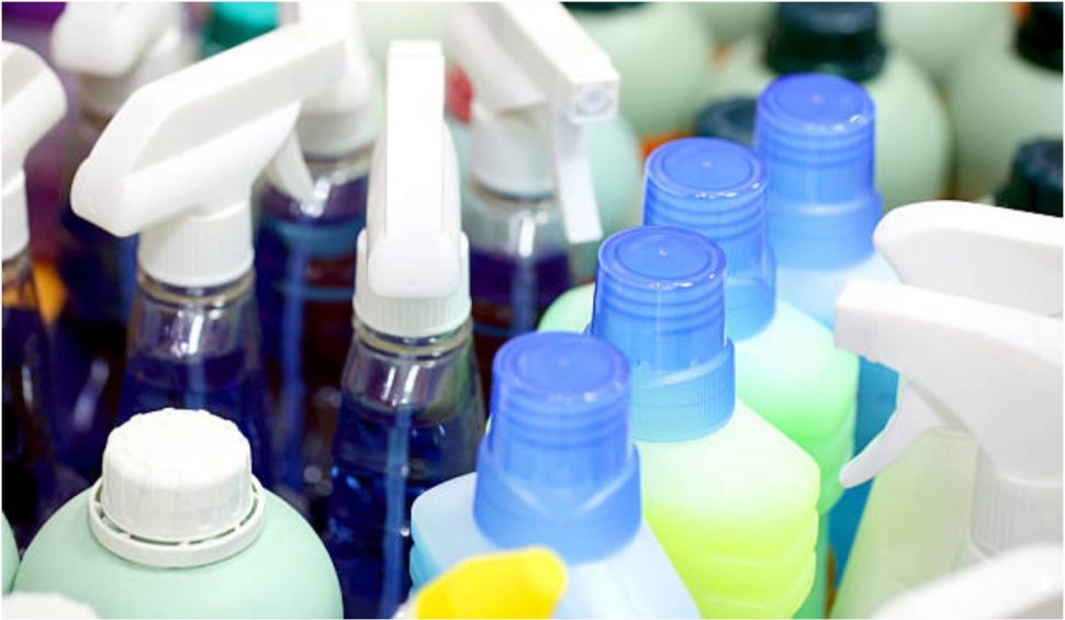 Comisia Europeană interzice microplasticele adăugate intenționat în detergenți, cosmetice și alte produse 