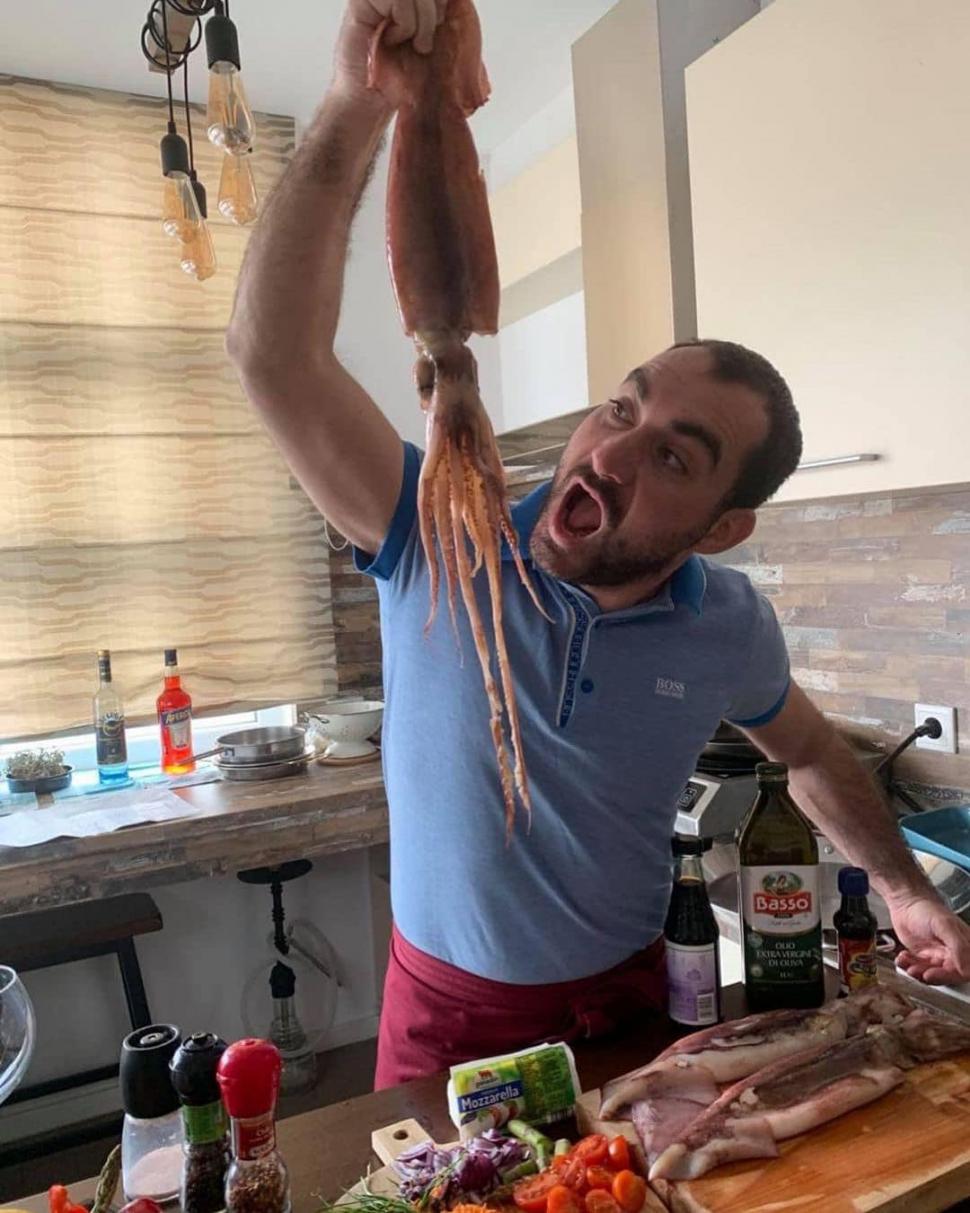 Decizie radicală luată de Pescobar în plin război cu ANPC: "Vindem, tati, că n-avem ce să facem”  859939