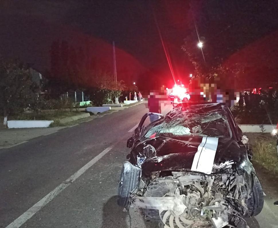 Accident spectaculos în Teleorman! Un tânăr de 20 de ani a intrat cu mașina într-un cap de pod, s-a răsturnat și apoi a revenit pe roți 860183