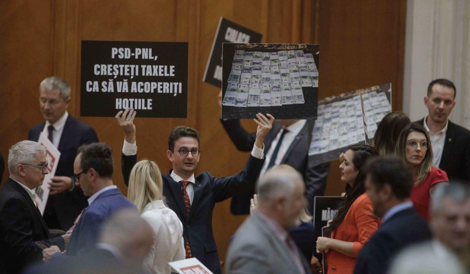 Marcel Ciolacu prezintă noile măsuri fiscale în Parlament: "De astăzi, s-a terminat cu dubla măsură şi cu privilegiile la stat" 860165