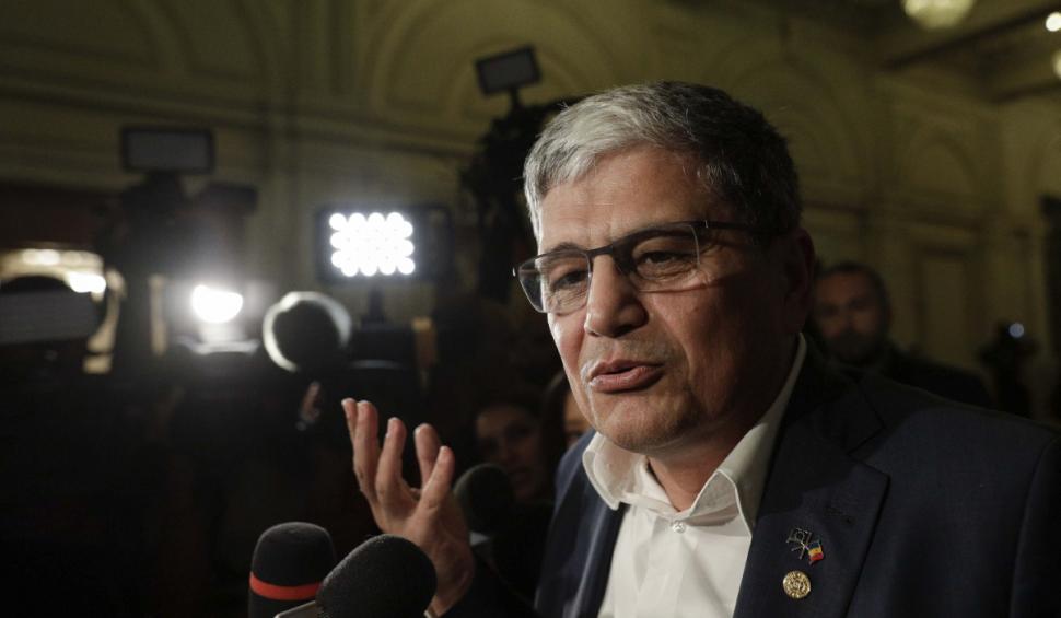 Marcel Ciolacu prezintă noile măsuri fiscale în Parlament: "De astăzi, s-a terminat cu dubla măsură şi cu privilegiile la stat" 860166