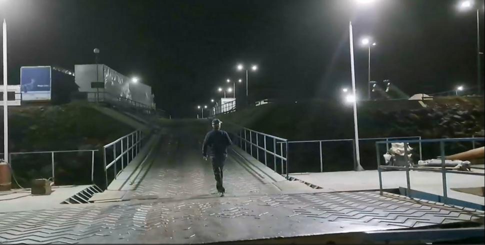 Rusia a bombardat în apropiere de Isaccea. O dronă a căzut și a explodat lângă un bac cu români | Vama Isaccea a fost închisă și sunt răniți pe malul ucrainean 860010