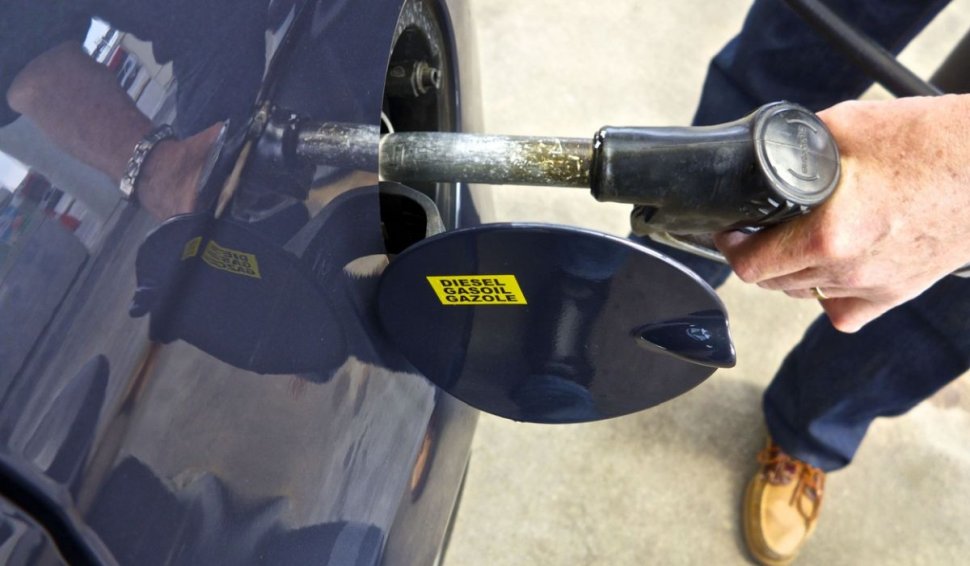 Benzina s-a ieftinit, motorina s-a scumpit uşor. Prețul carburanților în România, astăzi, 27 septembrie 2023