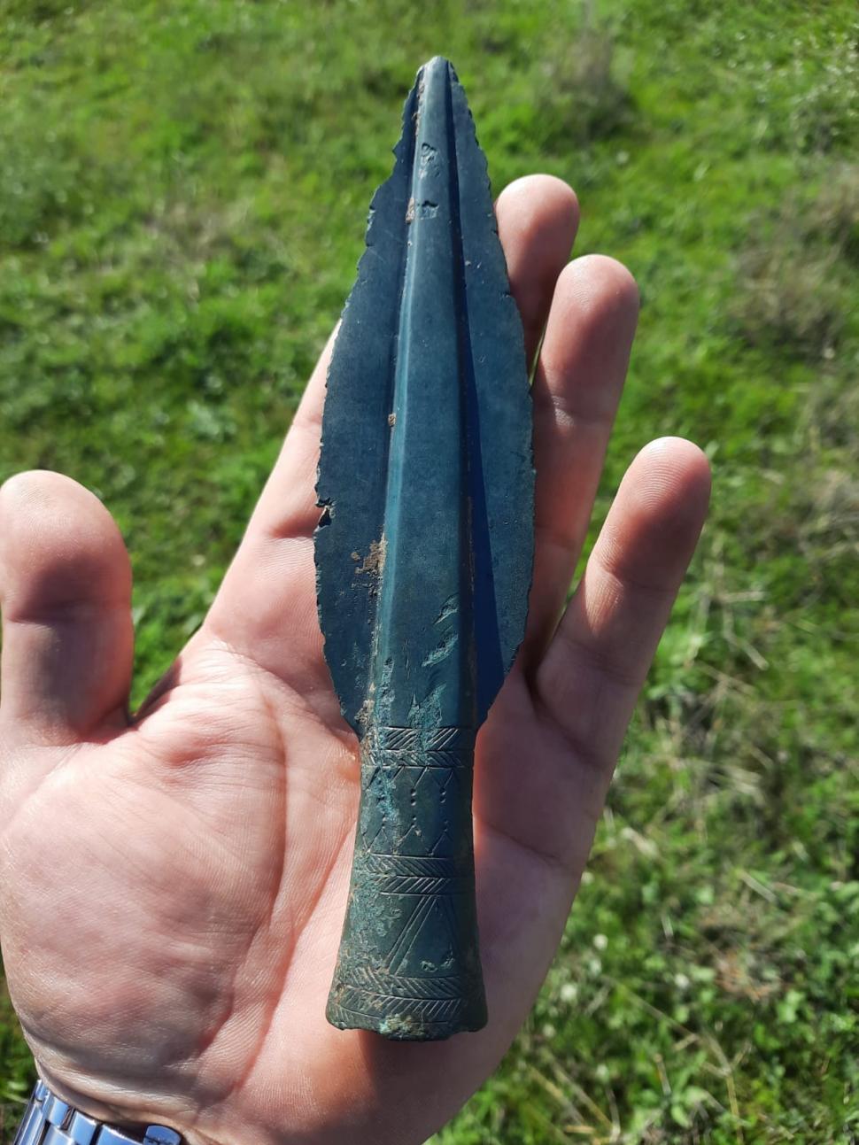 Un jandarm a descoperit o adevărată comoară din anul 1500 înainte de Hristos, în Teleorman | "Nu părea a fi din lumea noastră" 860336