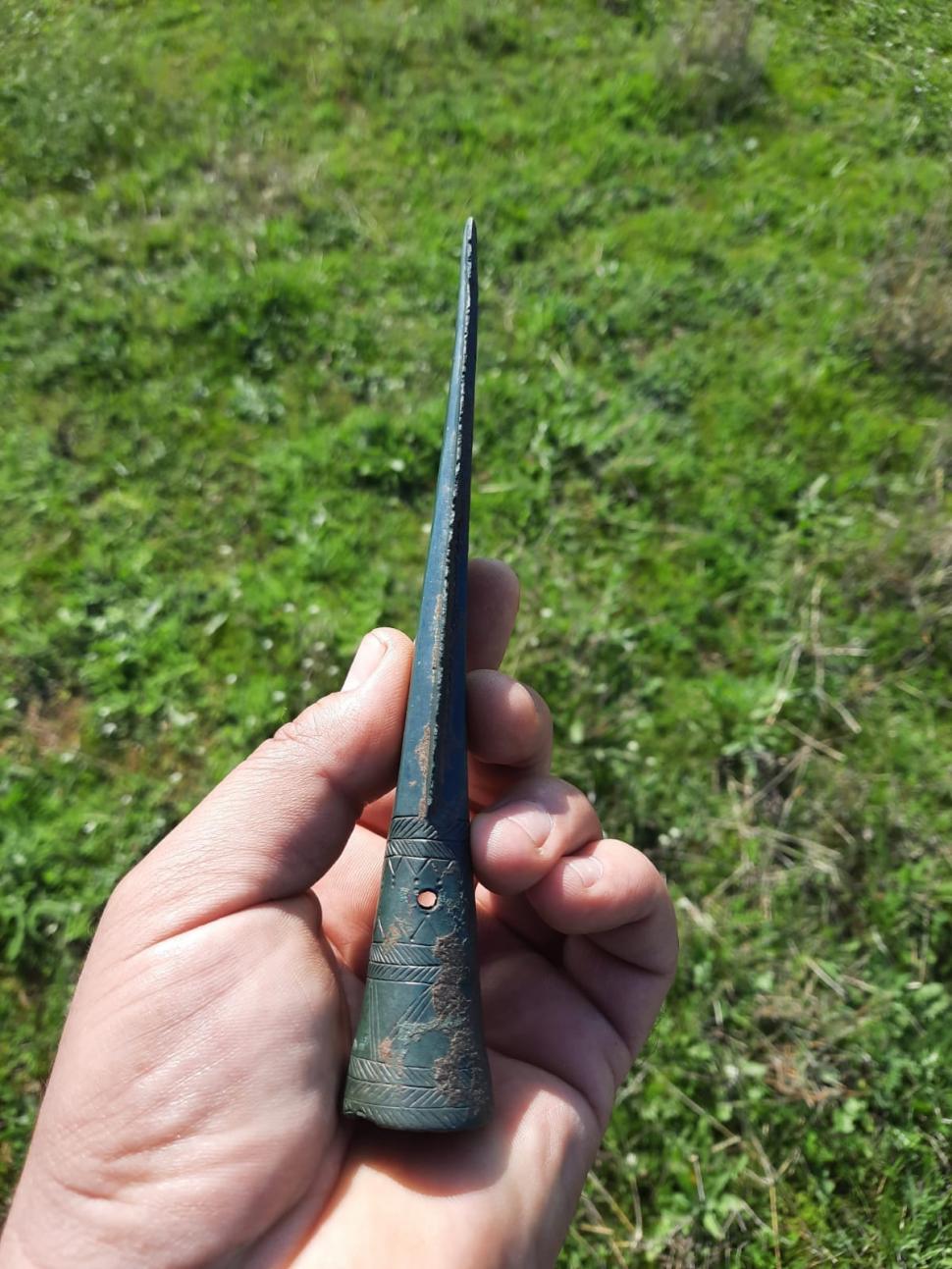 Un jandarm a descoperit o adevărată comoară din anul 1500 înainte de Hristos, în Teleorman | "Nu părea a fi din lumea noastră" 860337