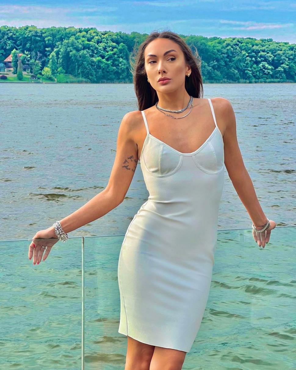 Ea este tânăra găsită moartă pe plaja din Mamaia. Laura era cunoscută ca DJ Lalla 860507