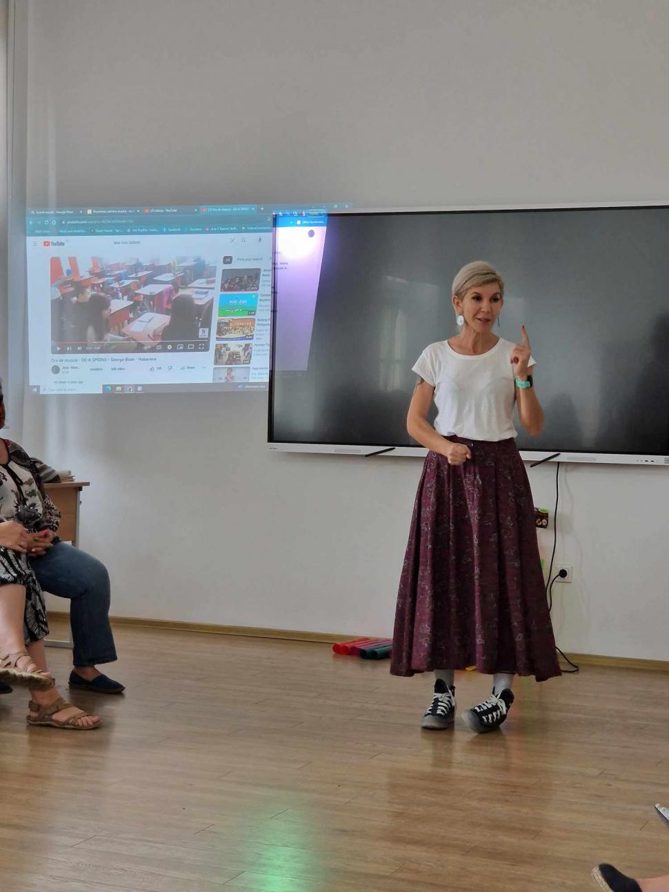 Ea este profesoara de Muzică din Focșani, selectată în Top 50 dascăli ai lumii: "Am inventat predarea cu resurse 0" 860568