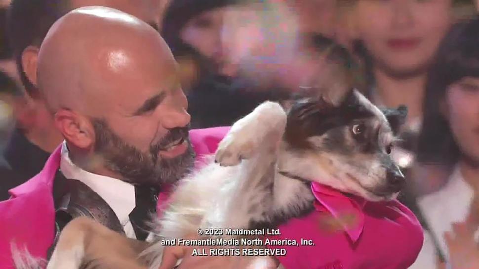 Românul Adrian Stoica a câştigat un milion de dolari alături de câinele său la America's Got Talent, cel mai mare concurs de talente din lume 860526