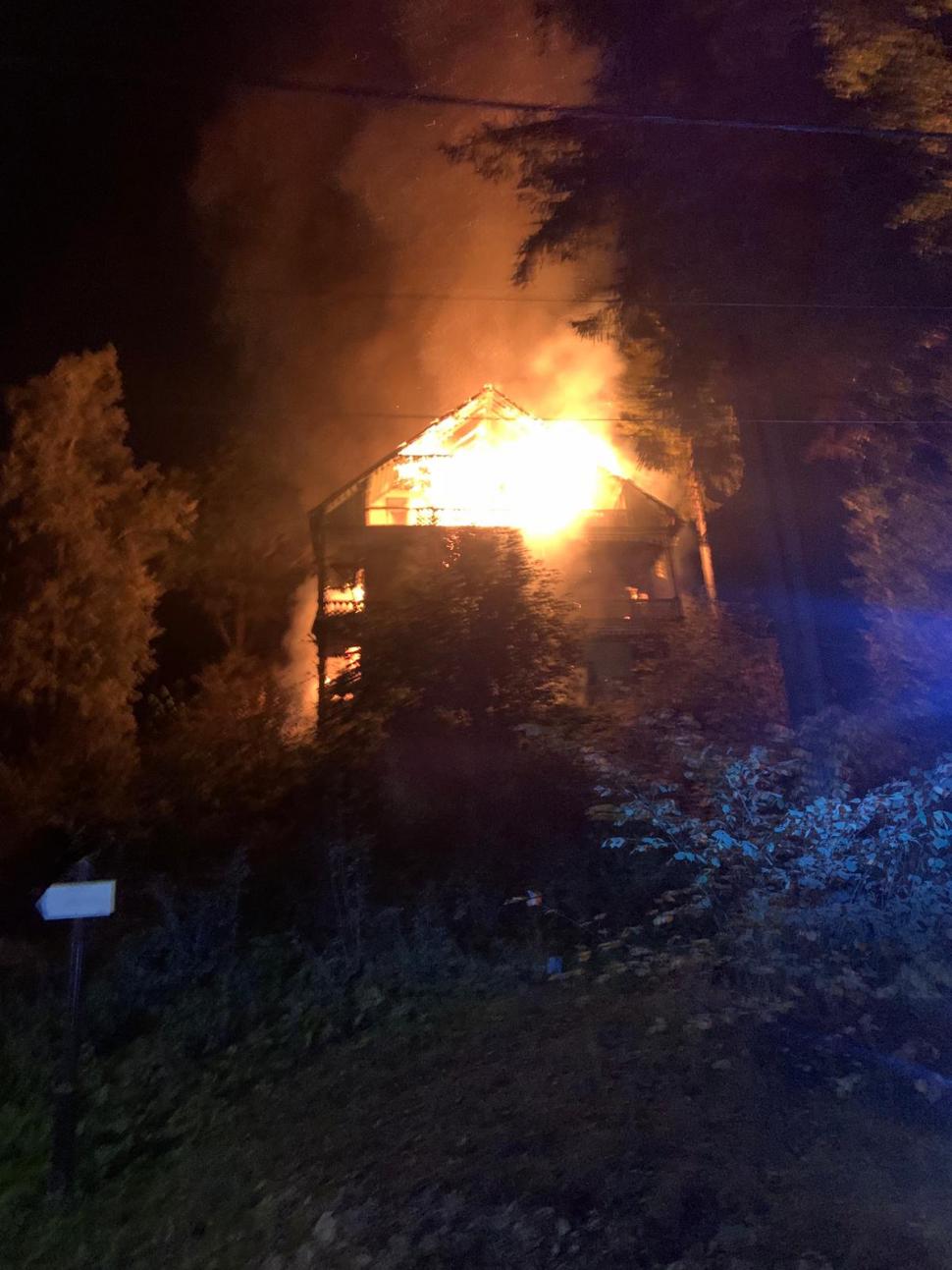 Incendiu puternic la o pensiune din Borsec, județul Harghita 860886