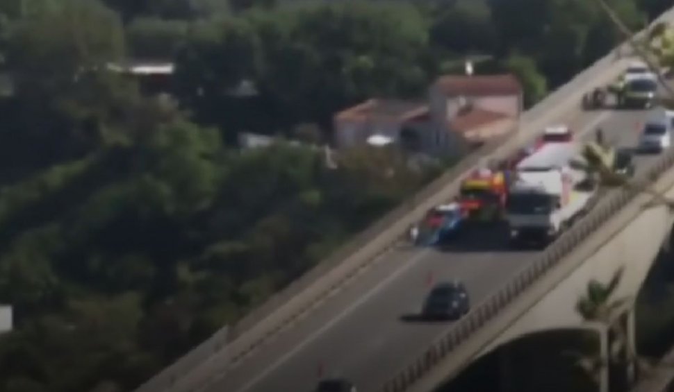 Un jucător de fotbal de la OGC Nice s-a dus pe un pod și a amenințat că se aruncă în gol. O coloană de mașini de cinci kilometri s-a format pe autostrada A8