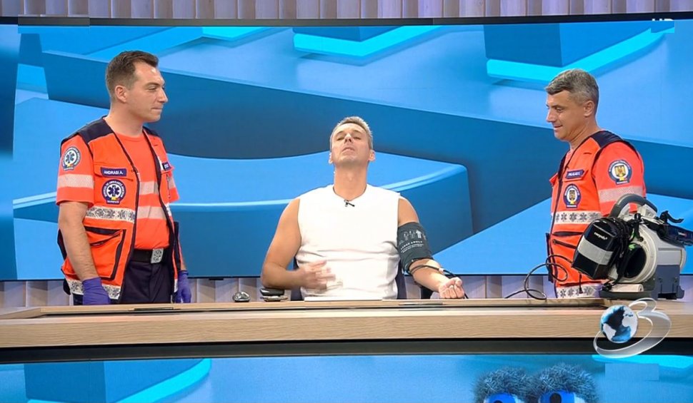 Mircea Badea şi-a luat tensiunea, în direct la TV, de Ziua Inimii: "Am venit cu tricoul decapotabil"