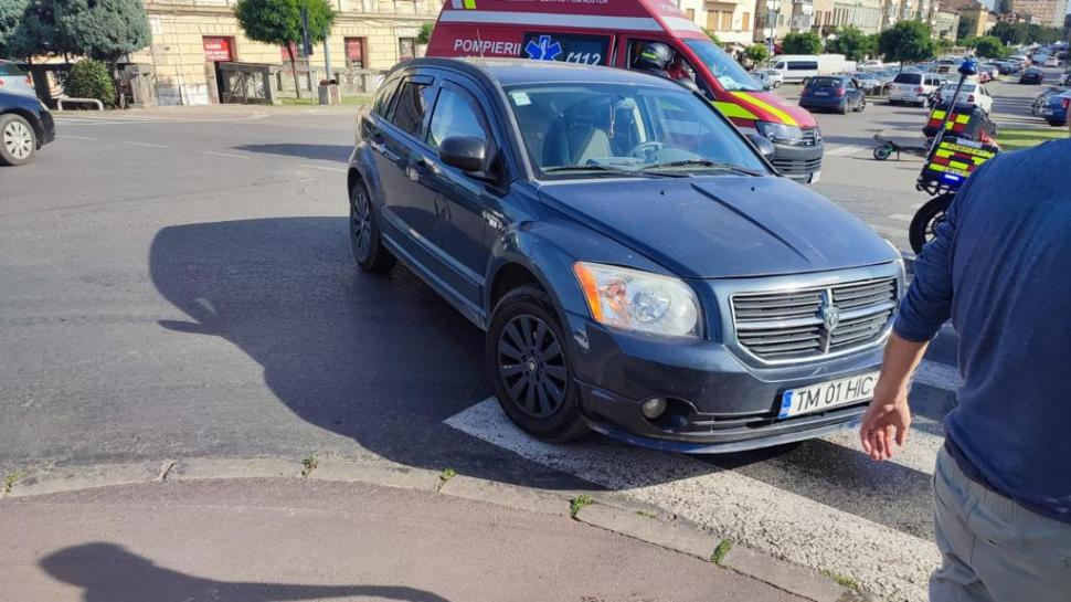 Accident provocat de un șofer drogat la Timișoara: A reușit să proiecteze un autoturism într-un pieton care traversa strada 860828