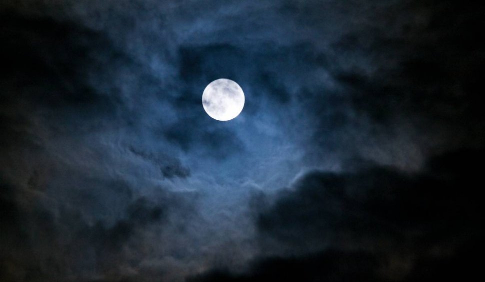 Ultima Superlună din acest an, "Luna recoltei". Cel mai mare și strălucitor fenomen astronomic poate fi observat în această noapte