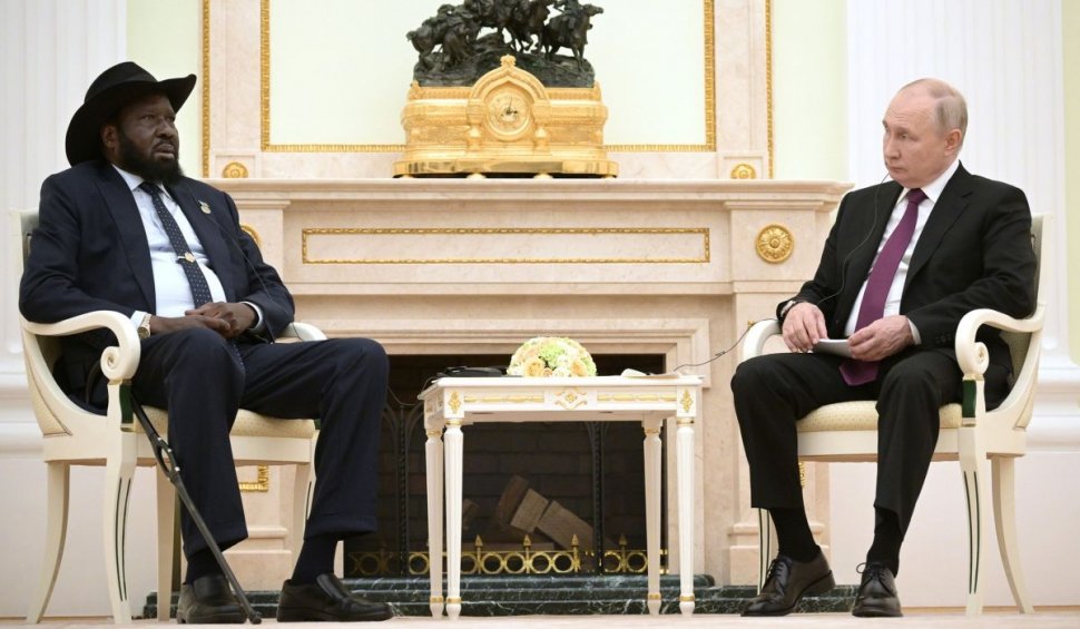 Vladimir Putin l-a primit la Kremlin pe un lider obscur din Africa. Acesta a stat cu pălăria pe cap pe durata întregii convorbiri