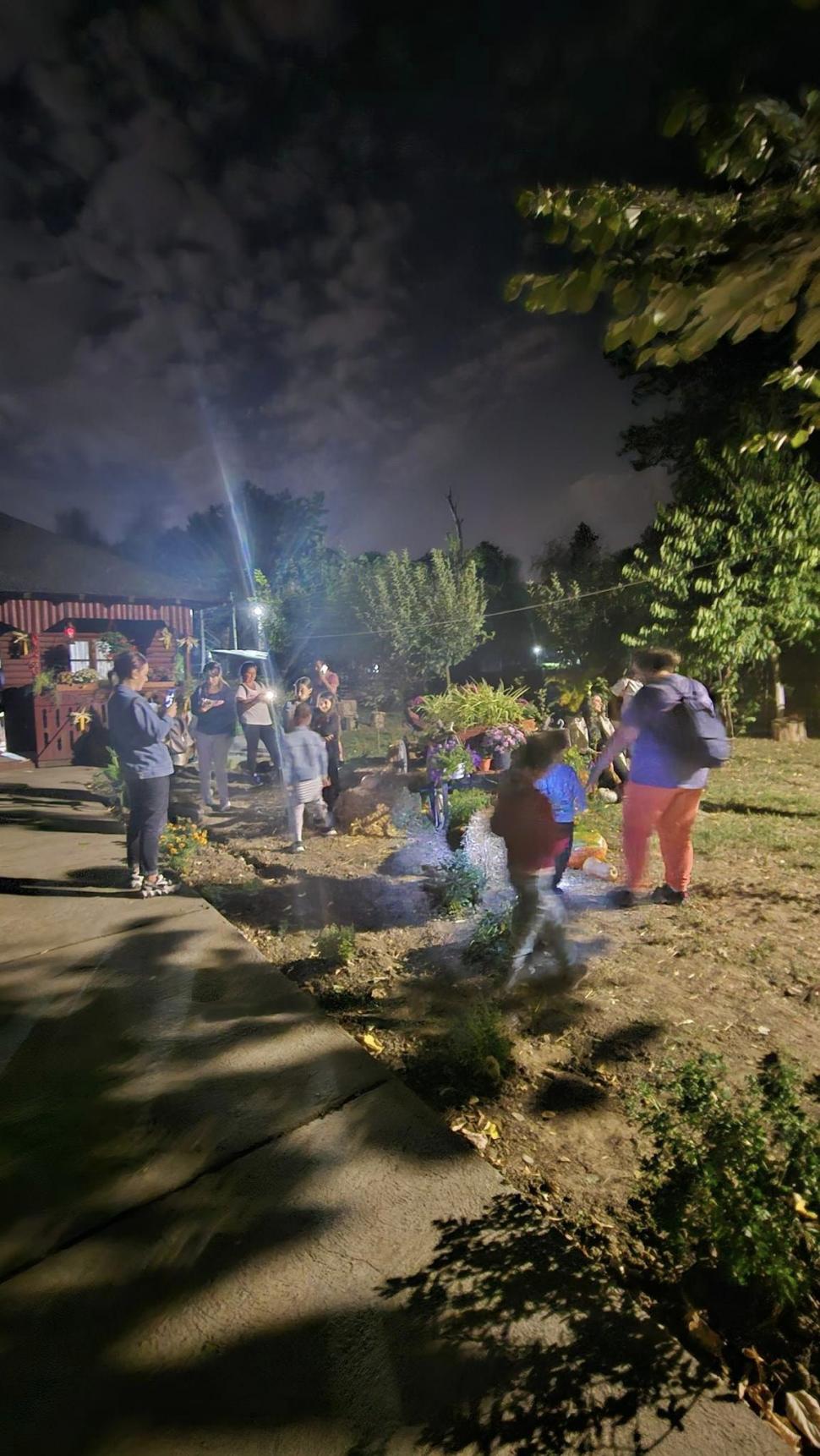 Peste 5.000 de oameni au venit noaptea la grădina zoologică de lângă Ploieşti. Vizitatorii au avut parte de o experienţă inedită 860948