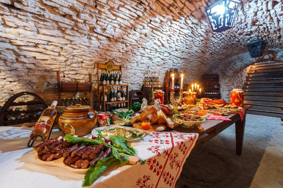 Hanu Ancuței, între legende și istoria reală 861042