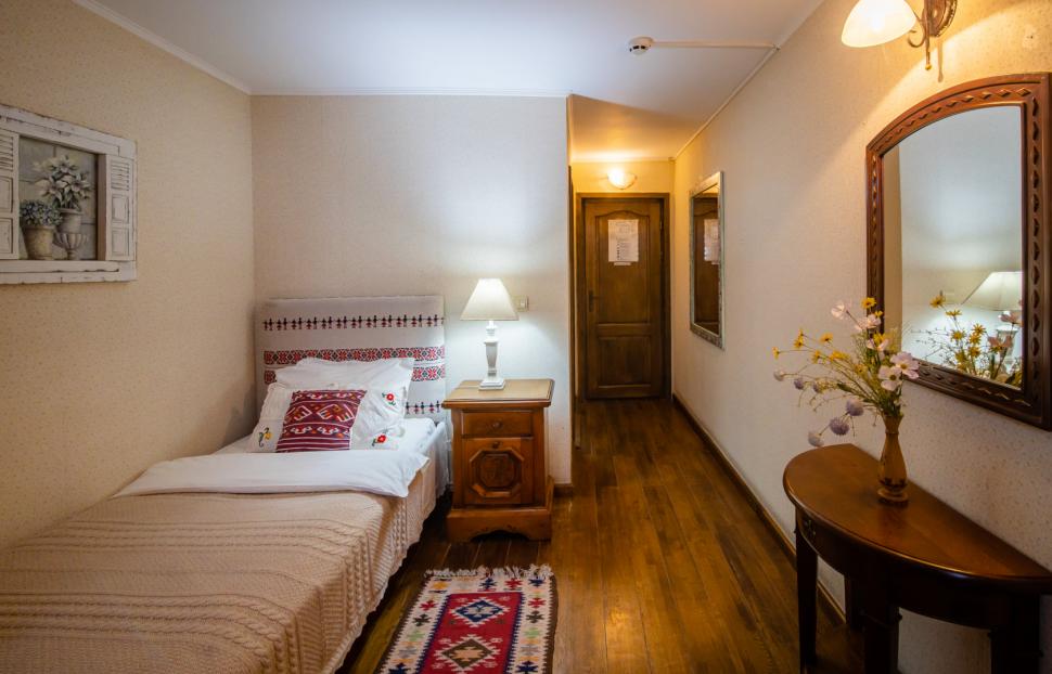 Hanu Ancuței, între legende și istoria reală 861046