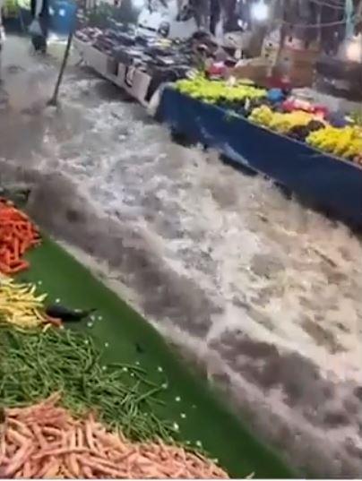 Haos în Istanbul din cauza inundațiilor. Zeci de oameni blocați  860990