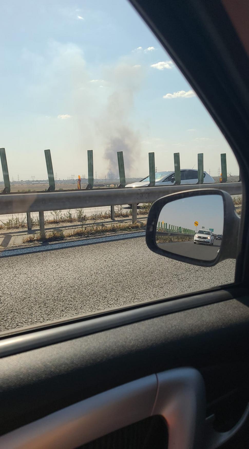 Incendiu de proporții lângă București. Flăcările s-au extins pe 12.000 metri pătraţi de vegetaţie 860977