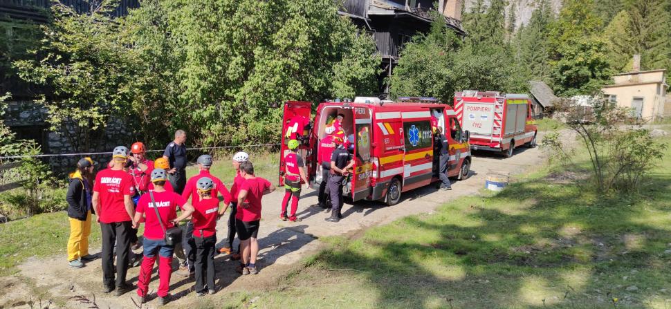 Intervenţie pentru salvarea unui bărbat dintr-o zonă greu accesibilă din Cheile Bicazului. A fost solicitat elicopterul SMURD 860980