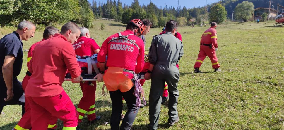 Intervenţie pentru salvarea unui bărbat dintr-o zonă greu accesibilă din Cheile Bicazului. A fost solicitat elicopterul SMURD 860981
