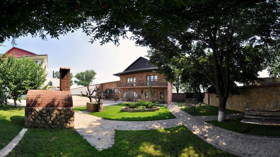 Mierea de Luncavița și vinul de Măcin, combinația perfectă din nordul Dobrogei 861032