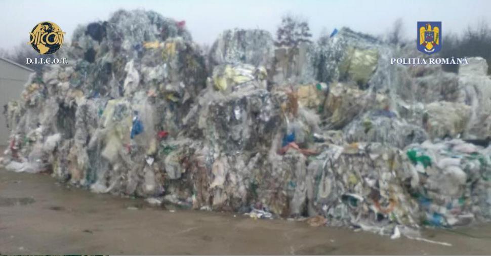 Acțiunea în premieră împotriva celor care au umplut România cu gunoaie din Vest. Peste 1.500 de tone de gunoi au fost aduse ilegal în țara noastră 861061