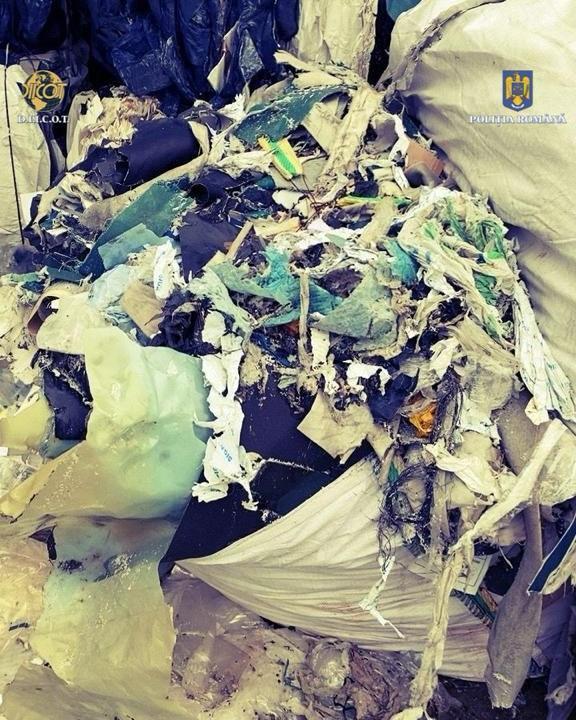 Acțiunea în premieră împotriva celor care au umplut România cu gunoaie din Vest. Peste 1.500 de tone de gunoi au fost aduse ilegal în țara noastră 861065