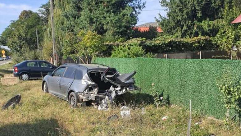 Un tânăr a murit, iar fratele său este grav rănit, după ce mașina în care se aflau s-a răsturnat în șanț, în Merișani, Argeș 861152