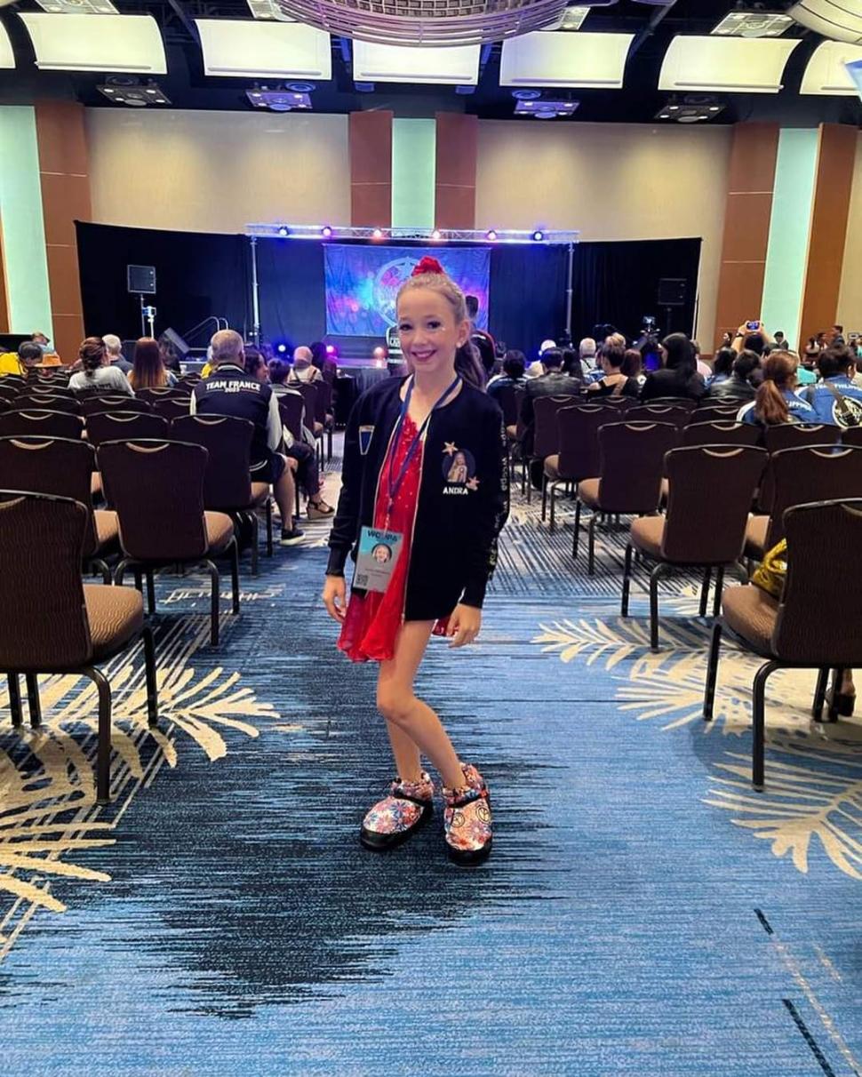 Ea este Andra Mihalcea, fetița de 10 ani care a cucerit scene importante din lumea dansului: ”Mă inspiră mama” 861234