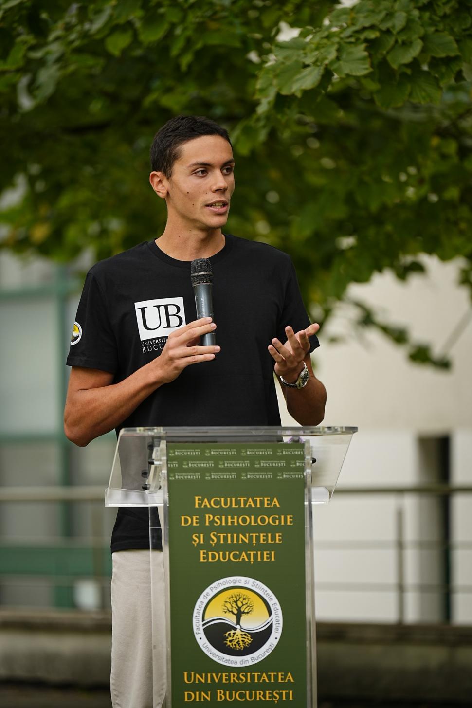 David Popovici, imagini din prima zi de facultate. Discursul ținut în fața profesorilor și a colegilor: "Să facem lucruri bune în țară" 861363