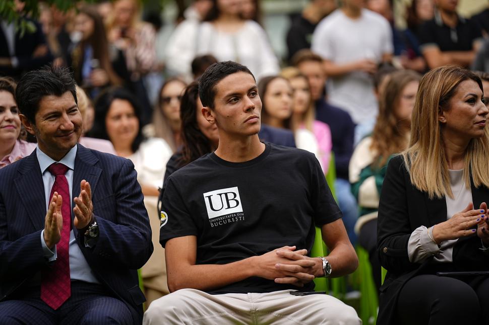 David Popovici, imagini din prima zi de facultate. Discursul ținut în fața profesorilor și a colegilor: "Să facem lucruri bune în țară" 861365