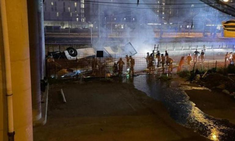 Tragedie în Italia. Un autobuz a căzut 15 metri în gol şi a luat foc, în Mestre, Veneţia. Sunt zeci de morţi şi răniţi 861594