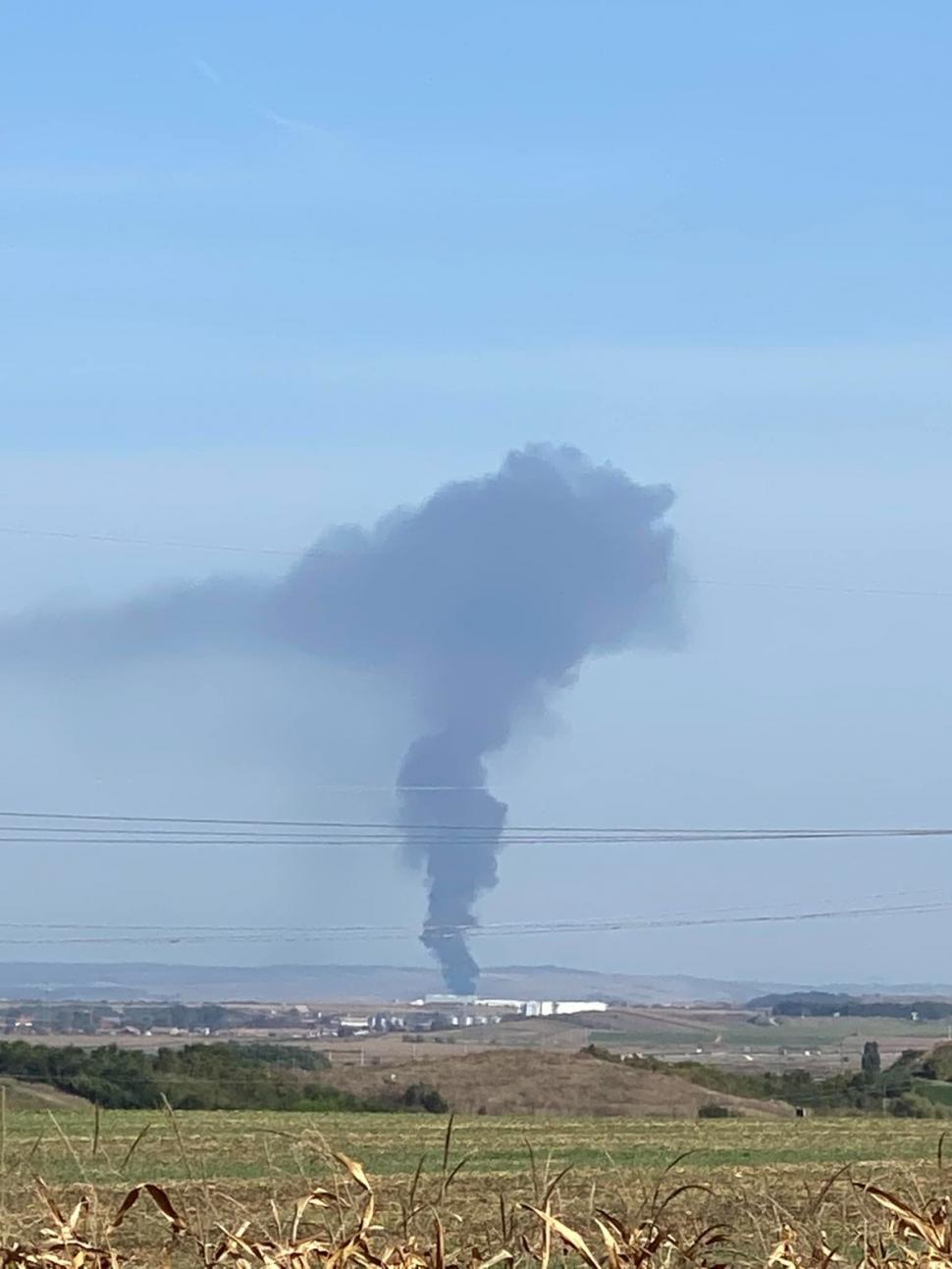 Incendiu de proporții cu degajări mari de fum în Ungheni, județul Mureș | A fost emis mesaj RO-ALERT 861496