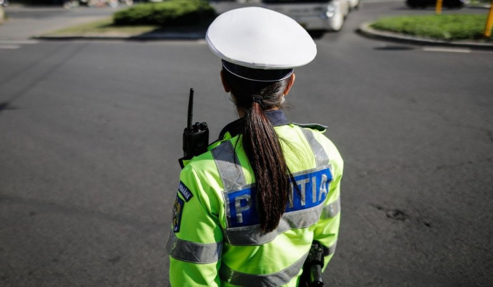 Povestea de dragoste a unei tinere poliţiste cu un bărbat arestat la domiciliu, dezvăluită de un vecin care a sunat la 112