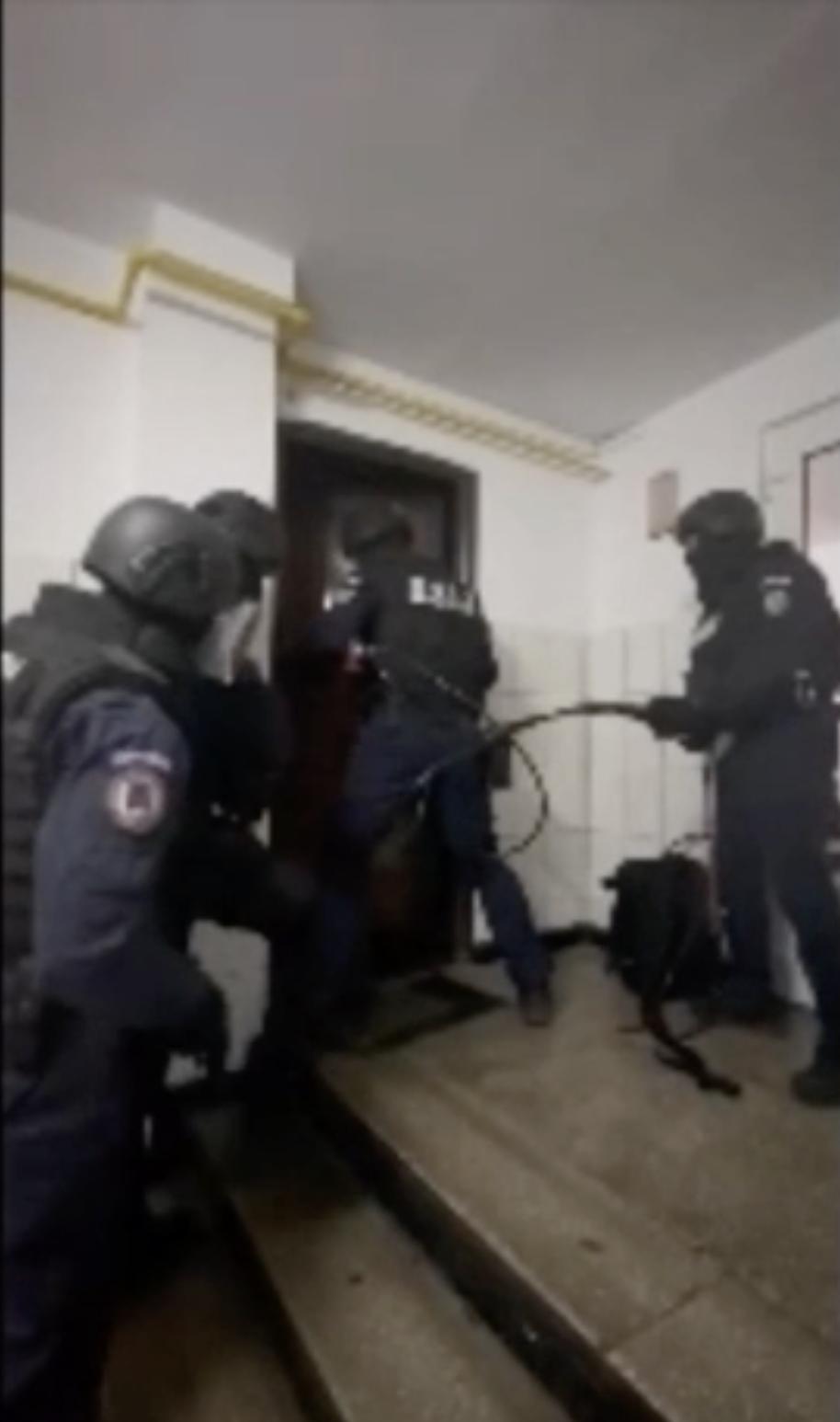 Un nou drog, care se vinde cu 10 lei, face ravagii în Capitală. DIICOT, percheziții de amploare în București și Ilfov 861691