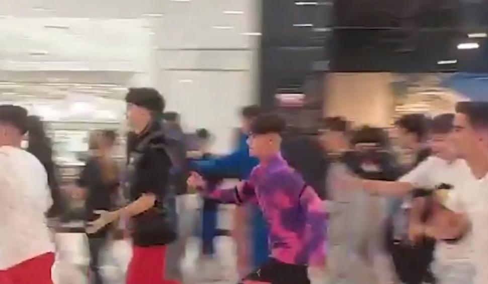 "Doamne fereşte! Nu am mai văzut aşa ceva" | Oraşul din România unde oamenii au năvălit la deschiderea unui nou mall 862059