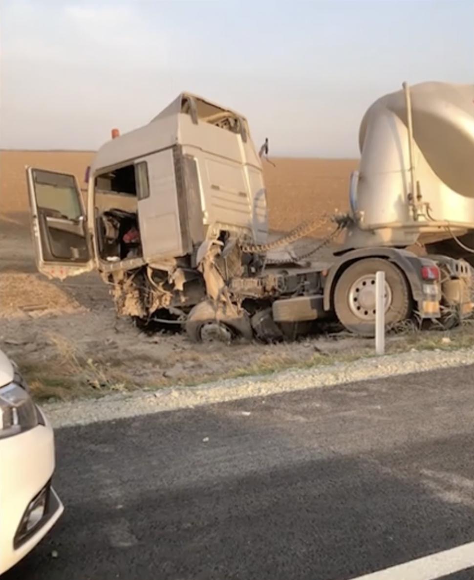 Accident grav între două camioane și o mașină, în localitatea Ciocârlia. Unul dintre șoferi a murit pe loc 862124