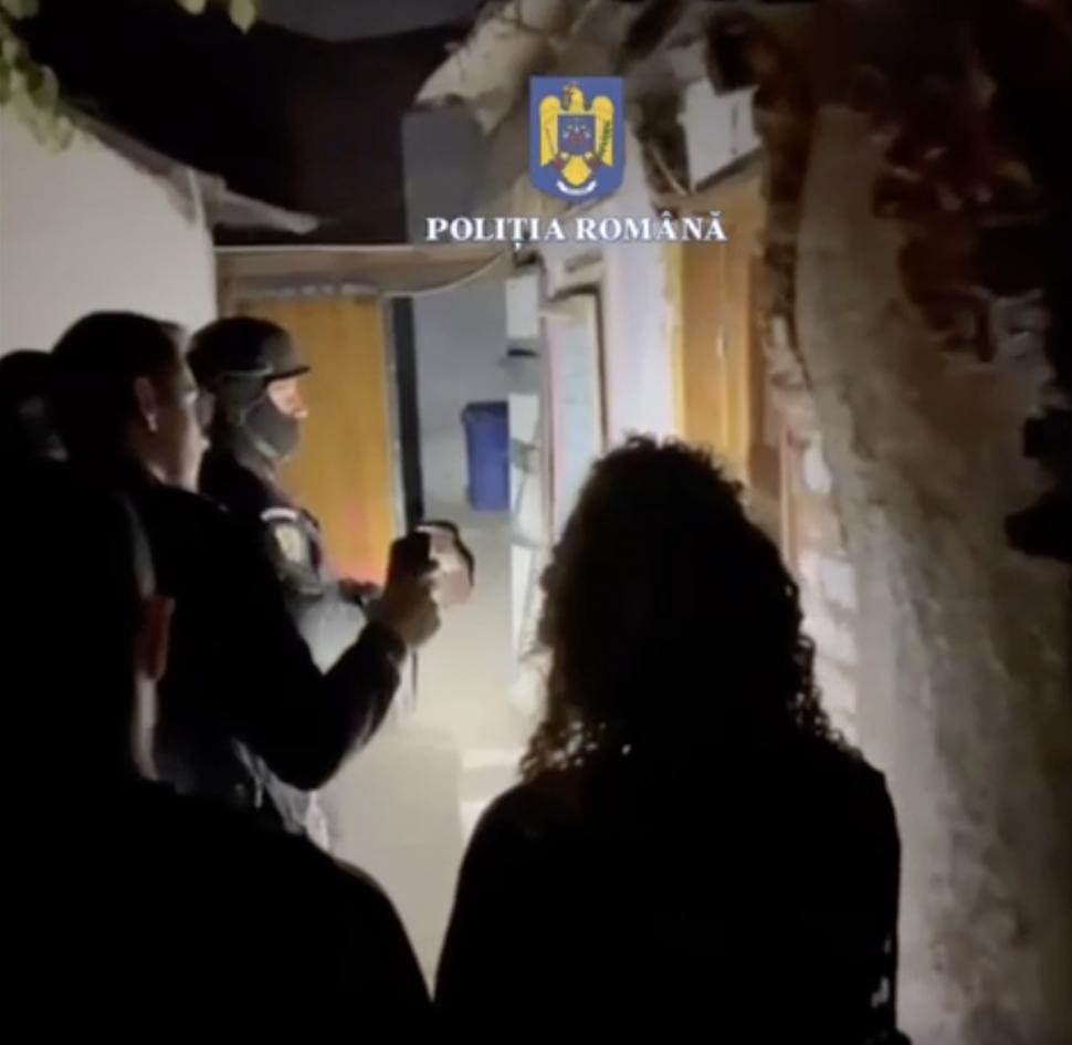 Turiști străini rămași fără bani, în Centrul Vechi din București. Hoții le-au furat cardurile și au cheltuit 7.000 euro 862200